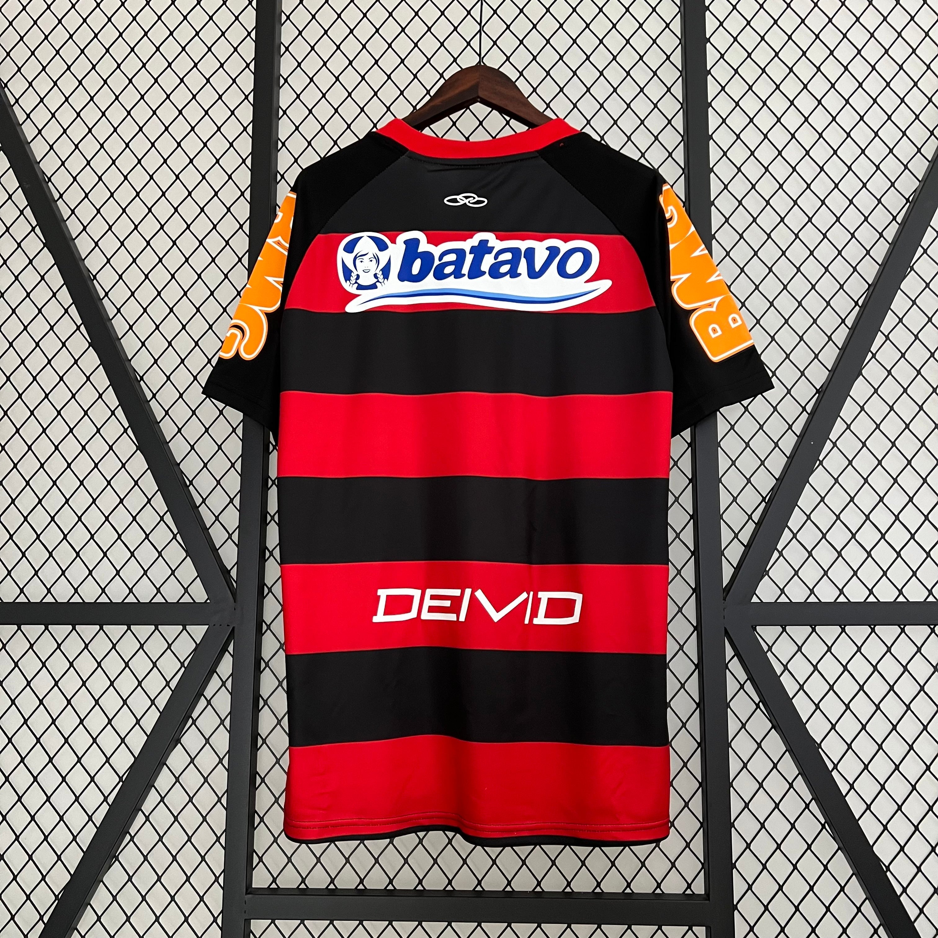 Camisa Retrô Flamengo 2010 – Torcedor Rubro-Negro